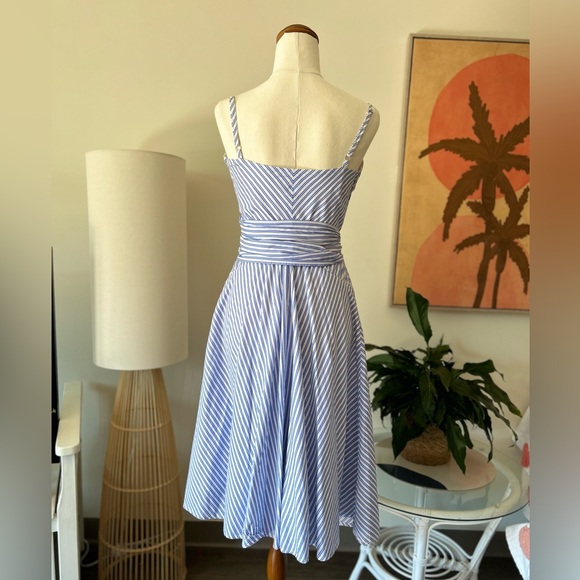 Decjuba Dress - Picture 2 of 6